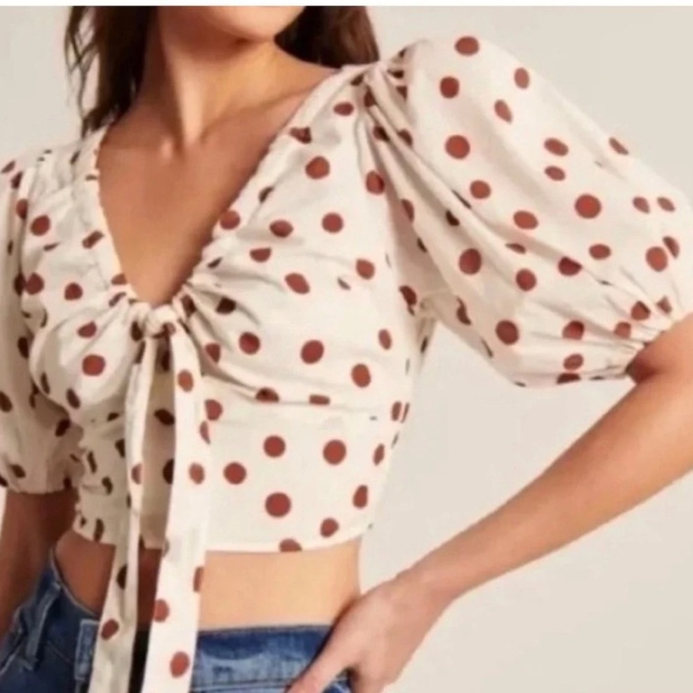 NWT Abercrombie & Fitch polka dot puff sleeve top with tie-front detail Size S